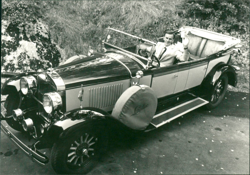 Cars : Old Cars, Cadillac-1927 - Vintage Photograph
