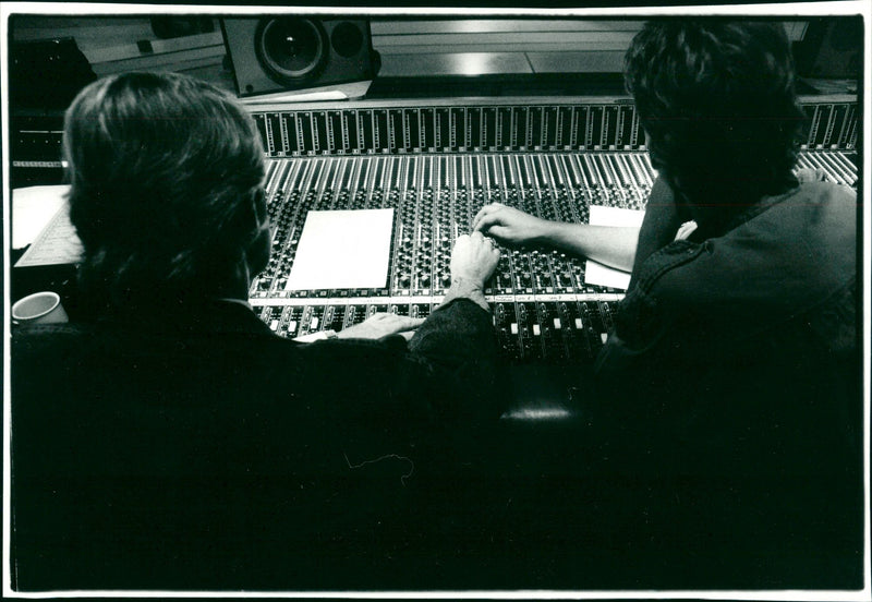 STUDIO DAIBADE ENGLISH POLAR MUSIC - Vintage Photograph