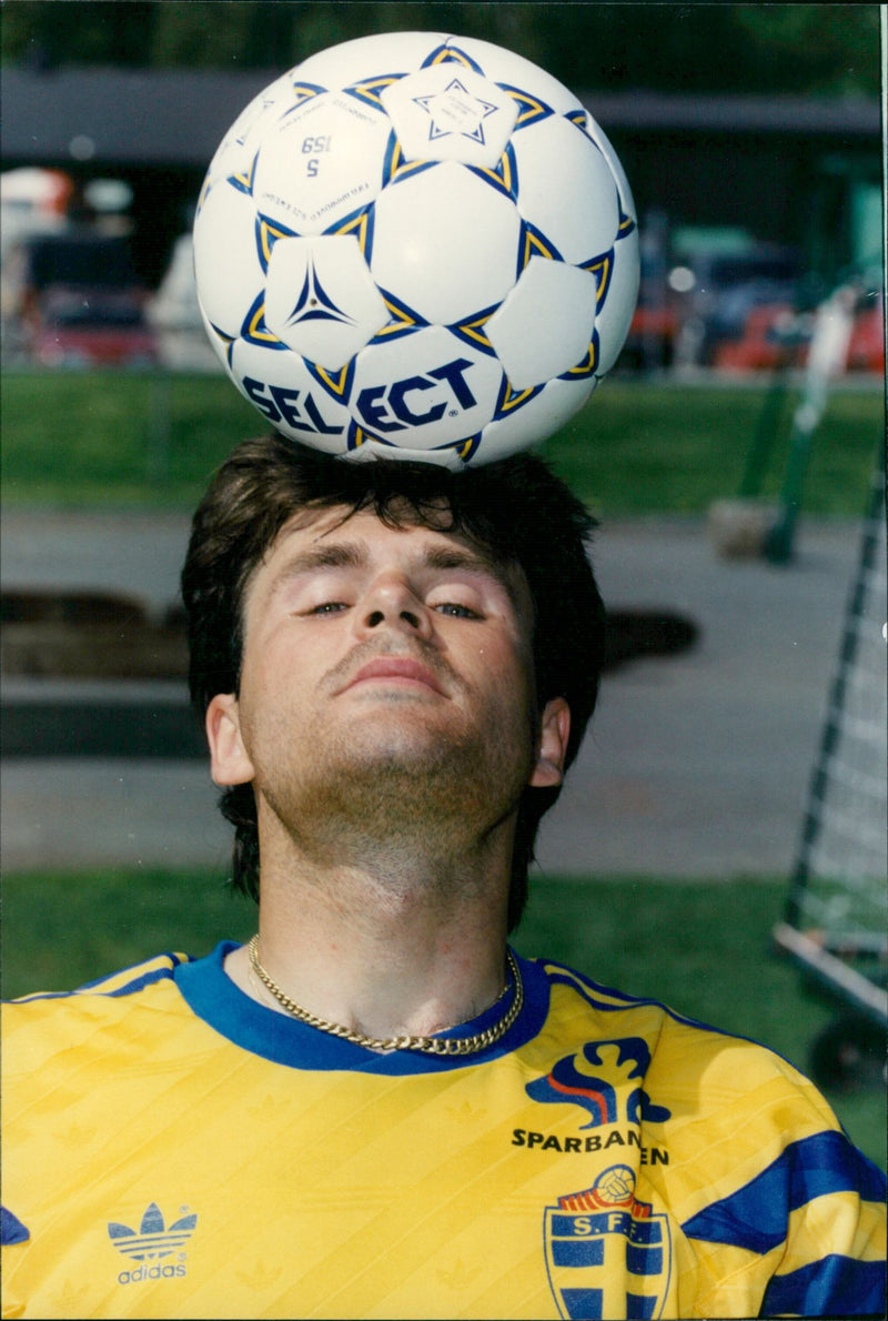 Anders Limpar Swedish national team - Vintage Photograph