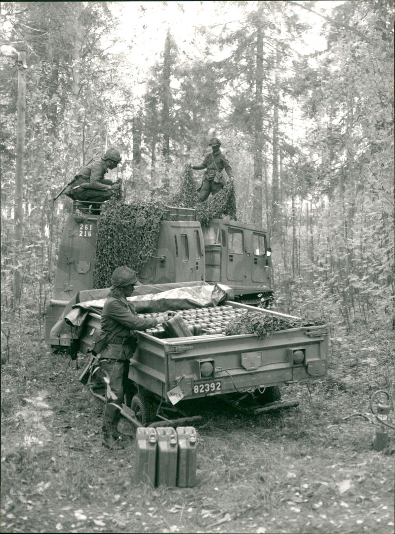 Defense Army: Maintenance - Vintage Photograph