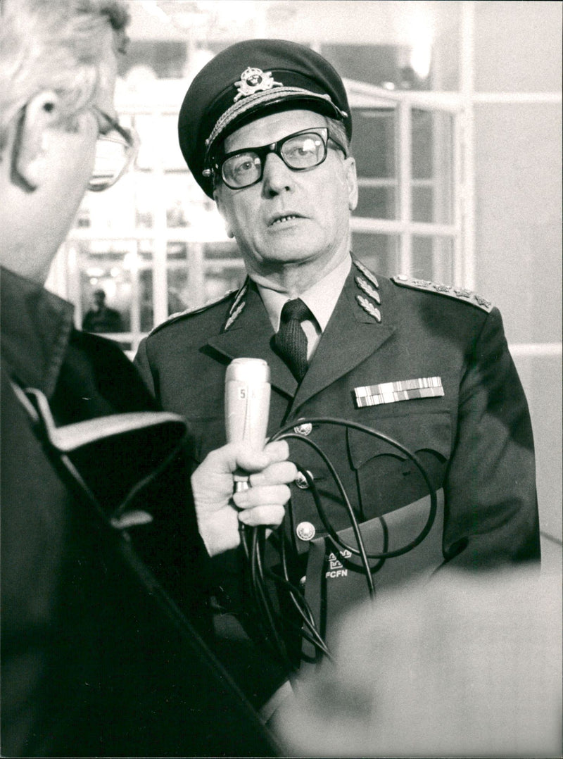 Soviet submarine in Karlskrona OB Lennart Ljjung and Prime Minister T. Falldin - Vintage Photograph