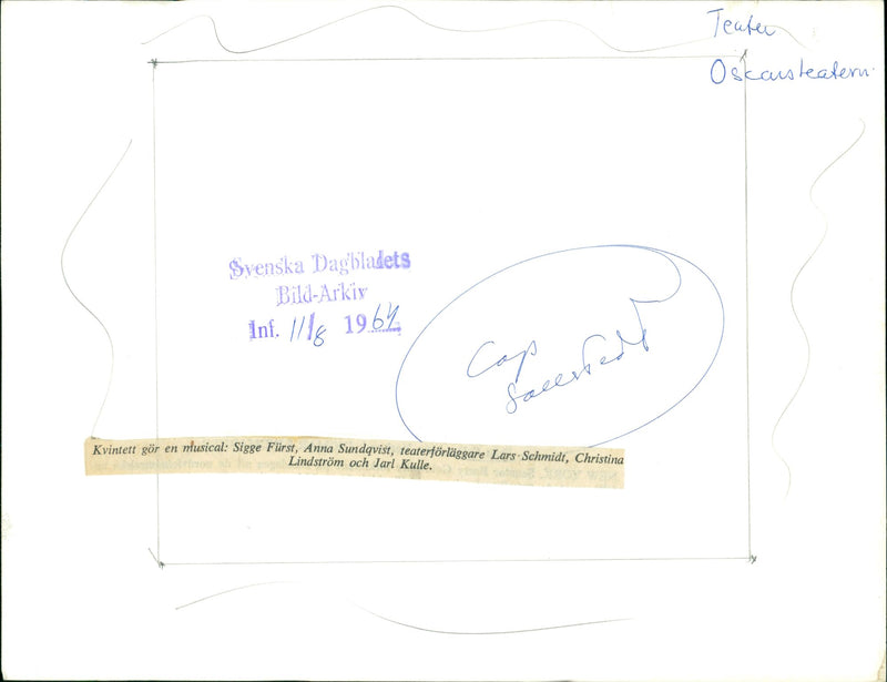 Caf Saeerhe Quintet makes a musical: Sigge Fürst, Anna Sundqvist, theater publisher Lars Schmidt, Christina Lindström and Jarl Kulle. at The Oscars Theater 1963 - Vintage Photograph