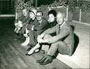 Caf Saeerhe Quintet makes a musical: Sigge Fürst, Anna Sundqvist, theater publisher Lars Schmidt, Christina Lindström and Jarl Kulle. at The Oscars Theater 1963 - Vintage Photograph