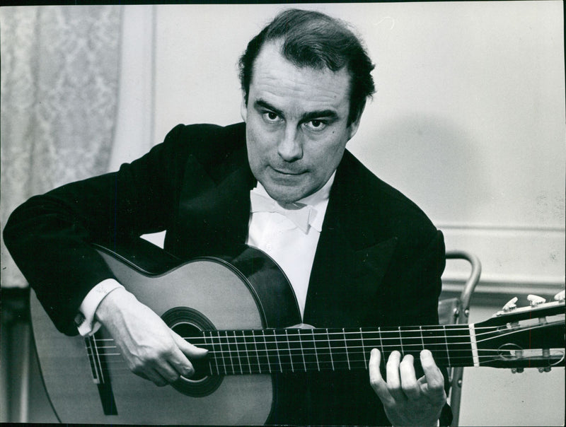 1904 CONCERT PETER - Vintage Photograph