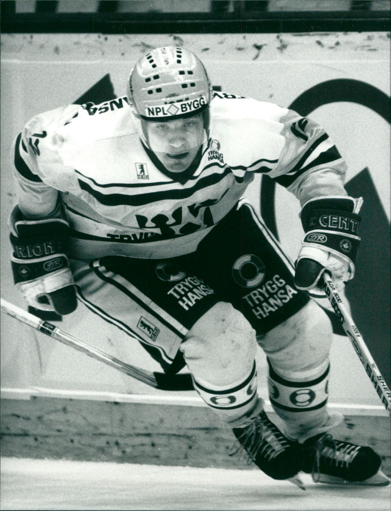 Hakan Loob, ice hockey player. - Vintage Photograph