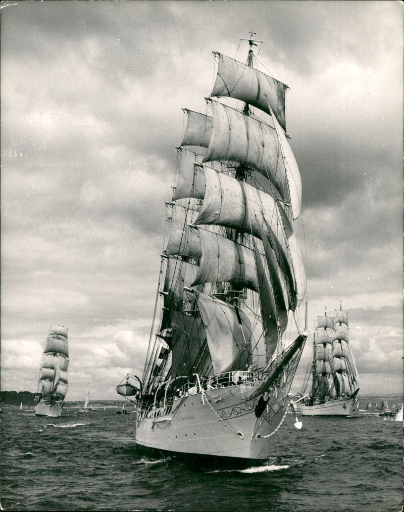 Sealing ships - Vintage Photograph