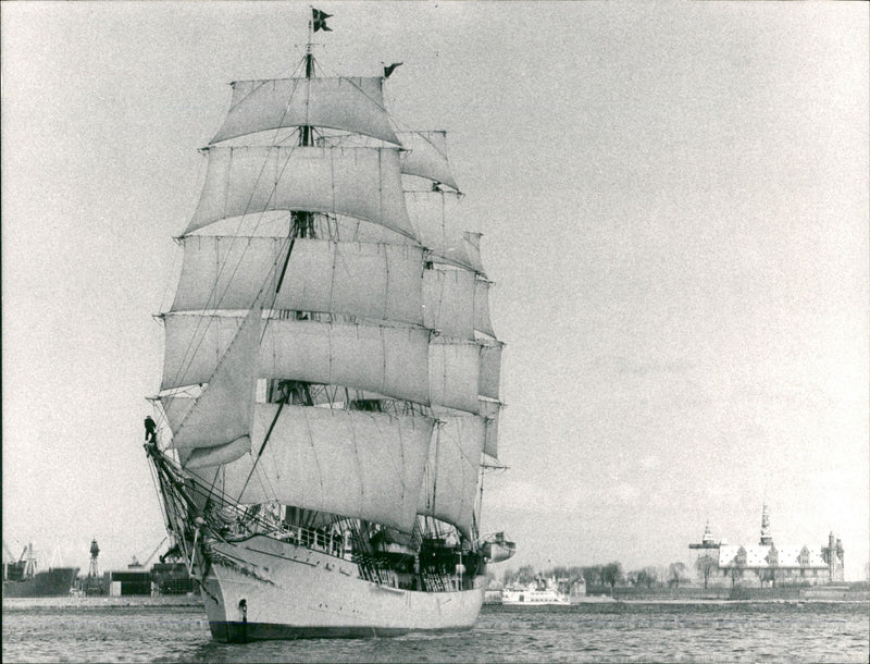 Sealing ships - Vintage Photograph