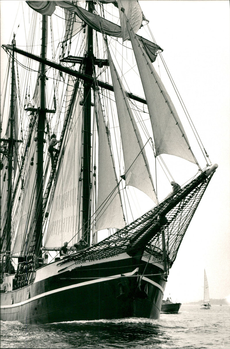 Sealing ships - Vintage Photograph