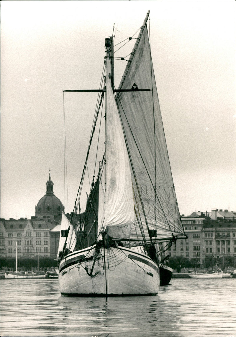 Sealing ships - Vintage Photograph