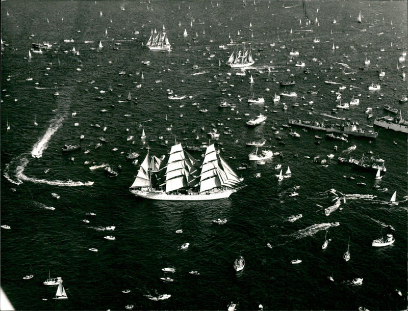 Sealing ships - Vintage Photograph