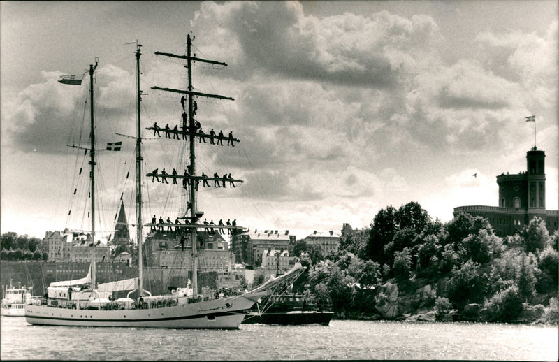 Sealing ships - Vintage Photograph