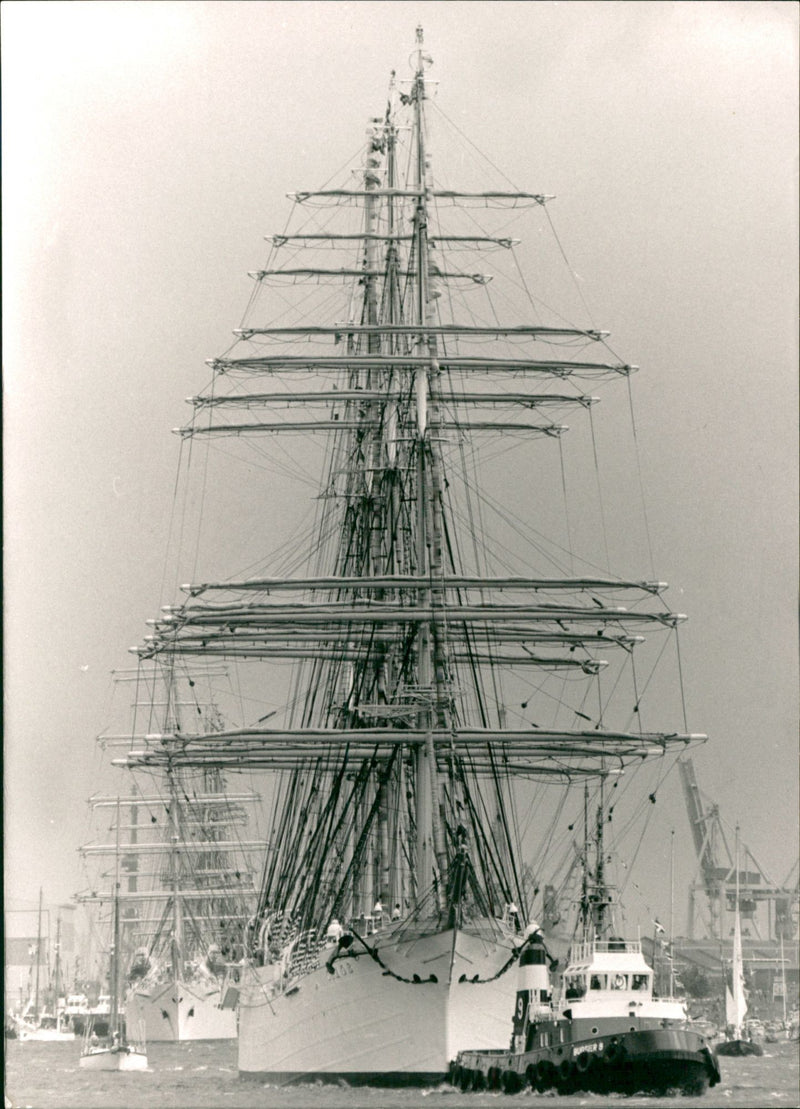 Sealing ships - Vintage Photograph