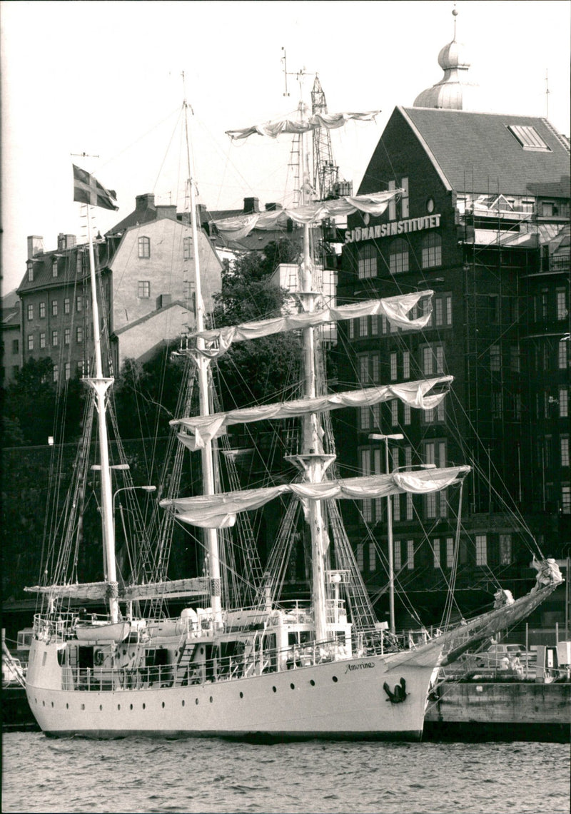 Sealing ships - Vintage Photograph