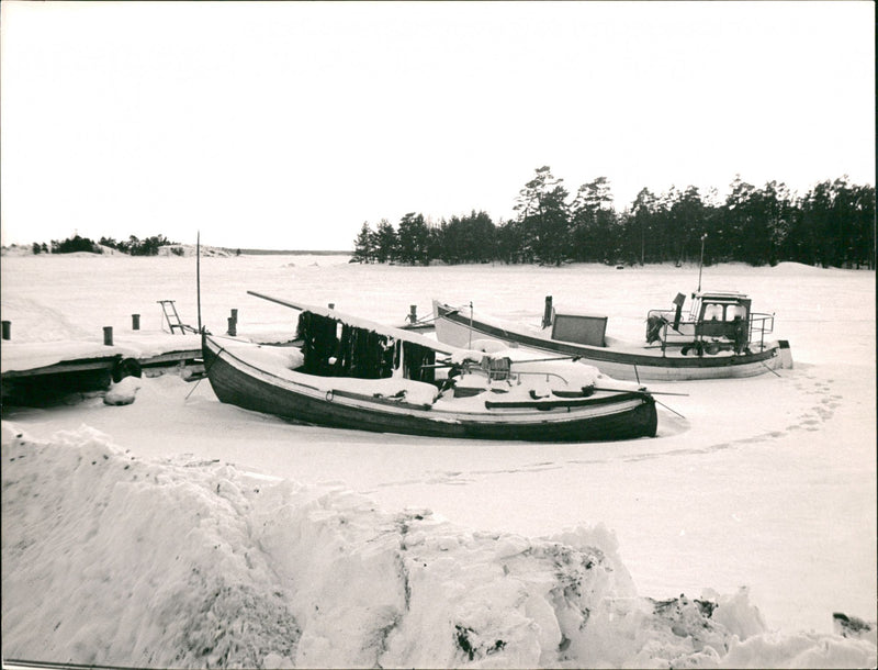 Vessels winter traffic - Vintage Photograph