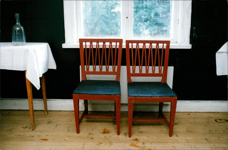 1992 PICA ENGLAND MARK LARGE CODE PITALBILD CHAIR BUILTIN STEREO MUSIC - Vintage Photograph