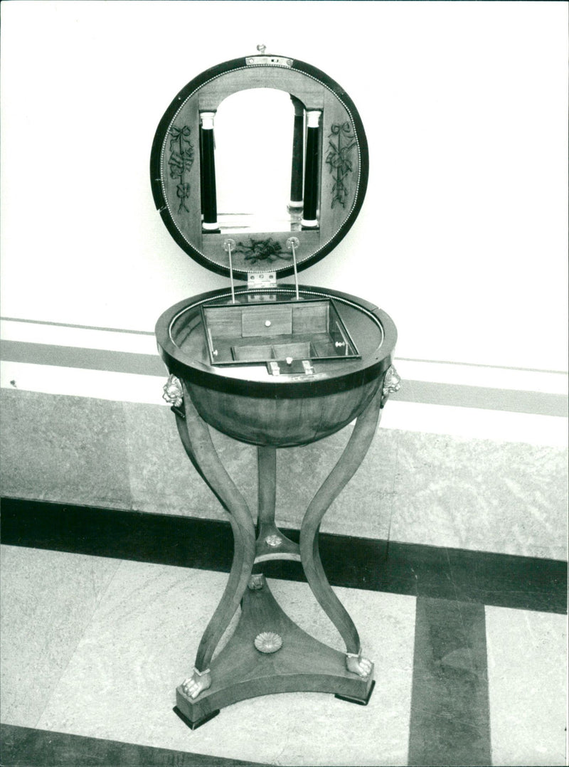 HAS PICA PRESENTS TABLE FORM DESK IMAGE ACTION CAPTION OUT BALL IN ADVANCE - Vintage Photograph