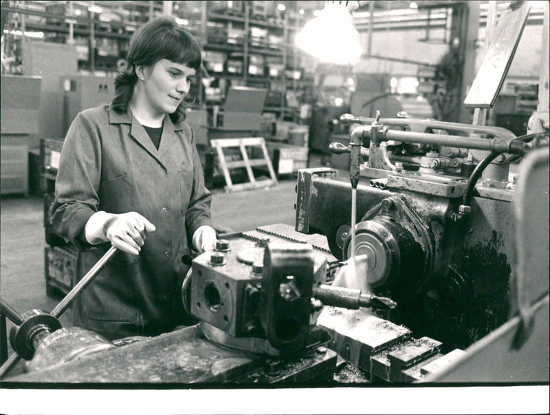 Volvo Skövdeverken Tuula Kemppainen at a turret company. - Vintage Photograph