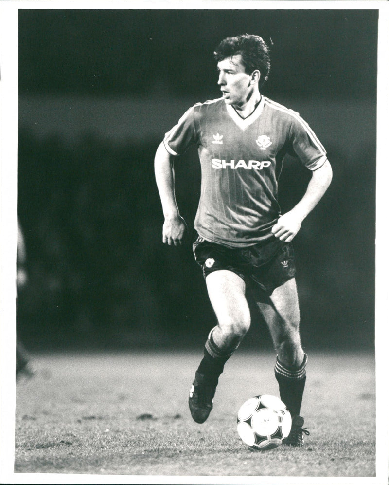 Bryan Robson, Manchester Utd - Vintage Photograph