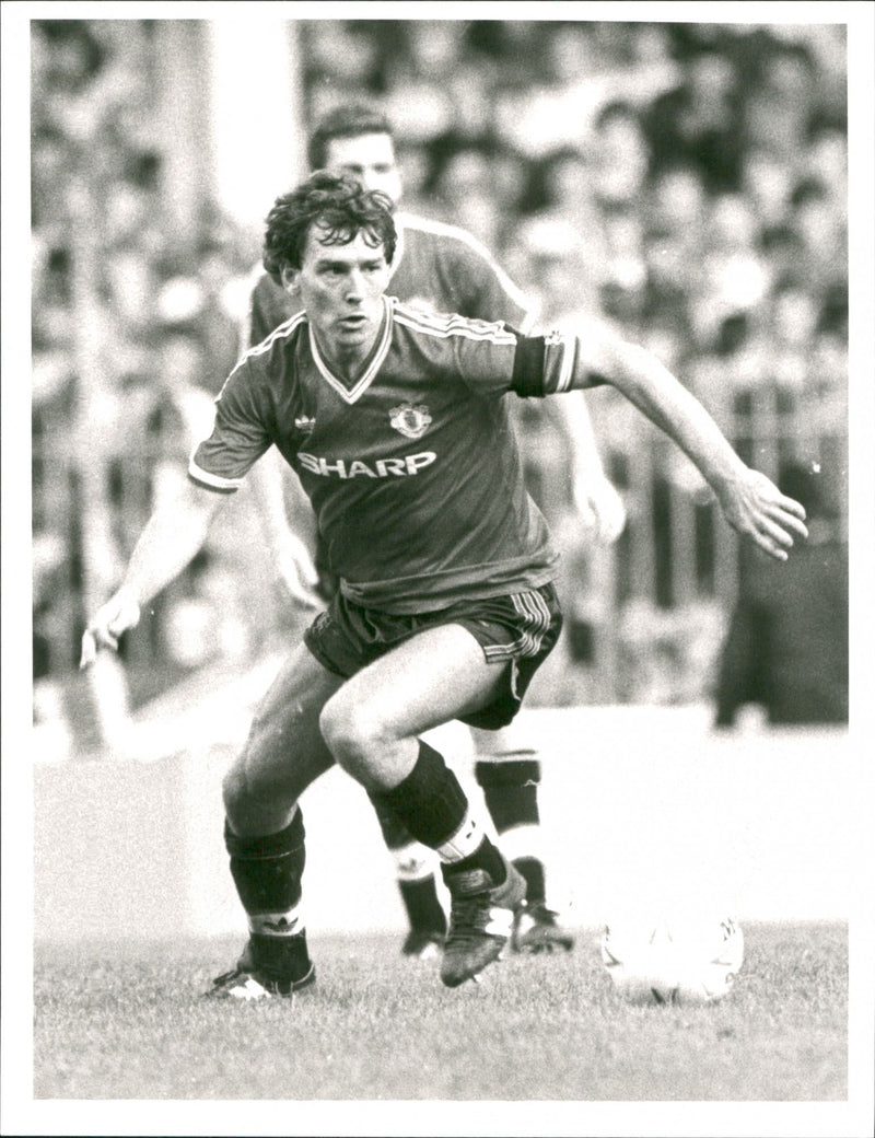 Bryan Robson, Manchester United - Vintage Photograph