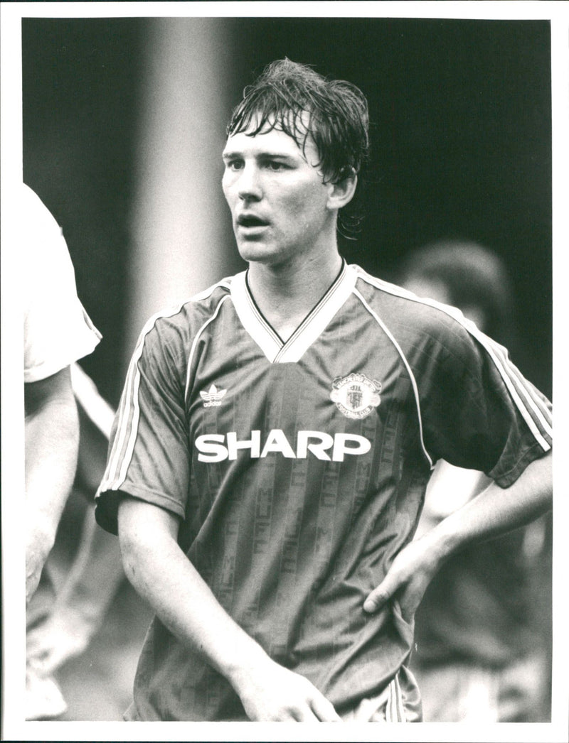 Bryan Robson, Man Utd - Vintage Photograph