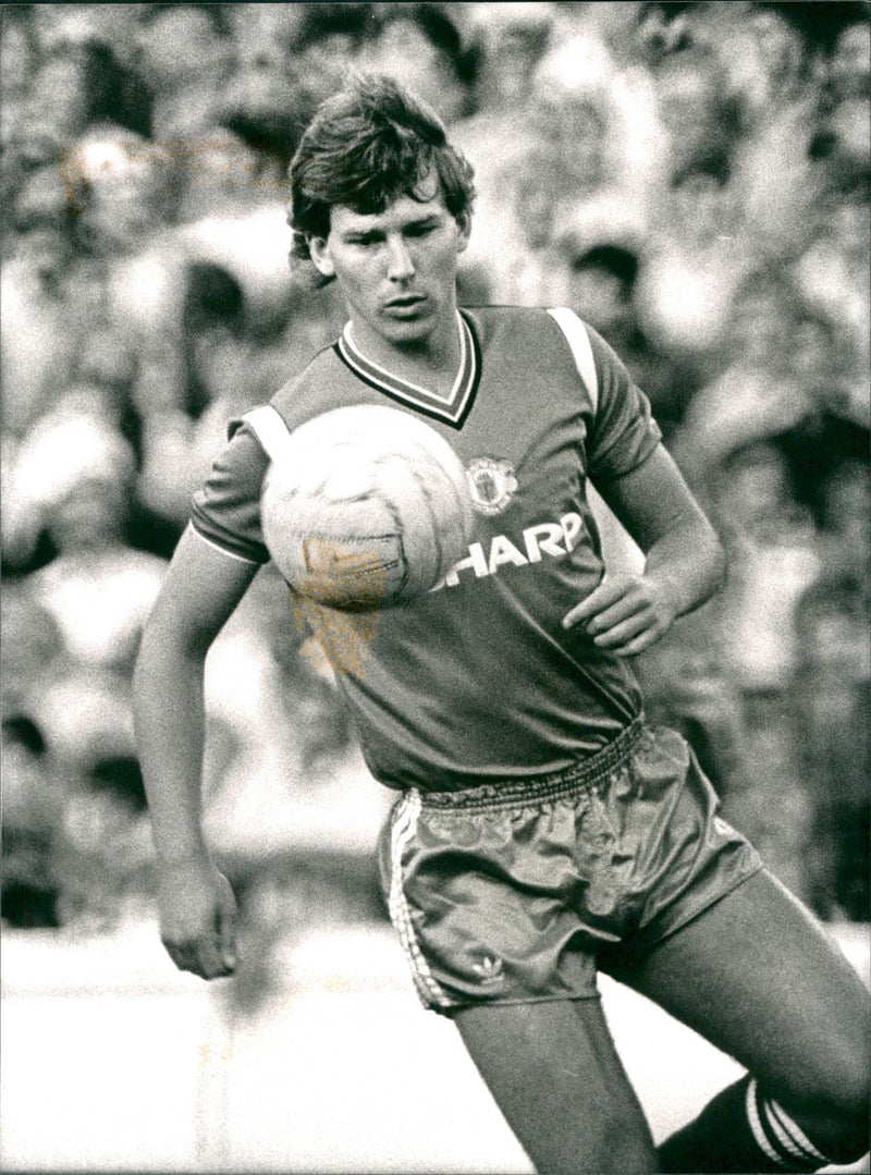 Bryan Robson, Manchester United footballer - Vintage Photograph