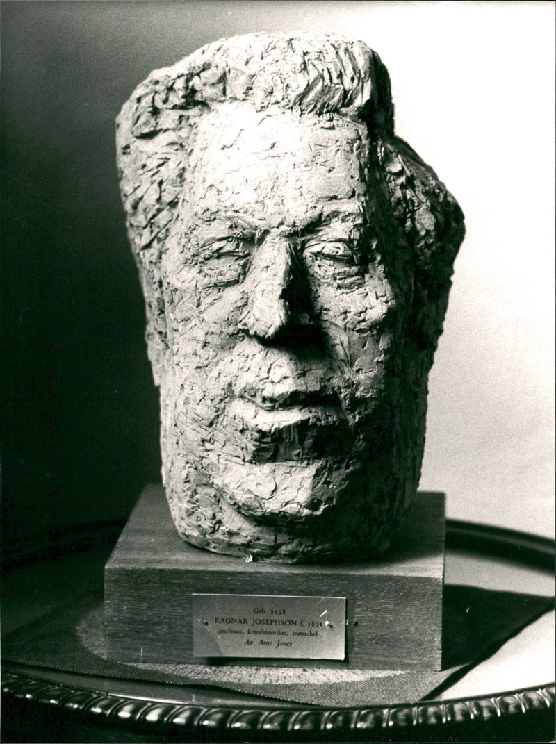 Ragnar Josephson' sculpture. - Vintage Photograph