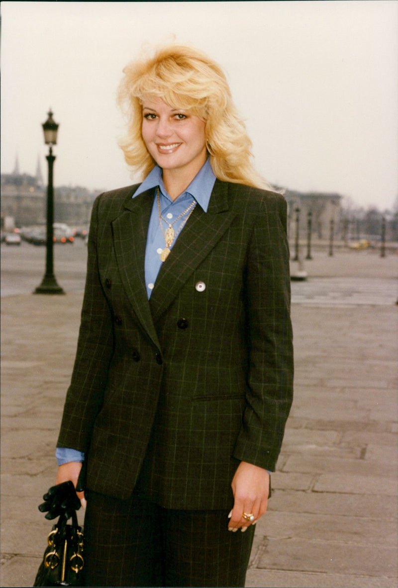 Former Miss Universe, Venezuelan beauty Irene Saez, was in Paris on an official visit. - Vintage Photograph