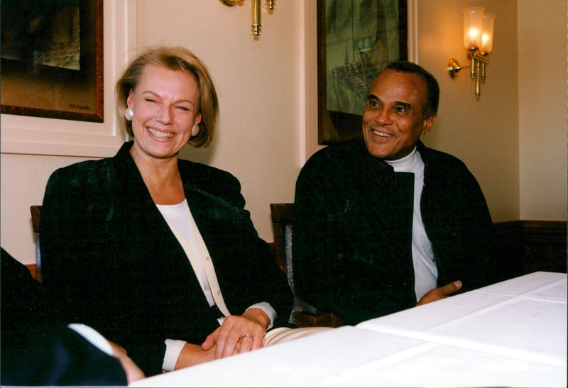 Arja Saijonmaa and Harry Belafonte. - Vintage Photograph