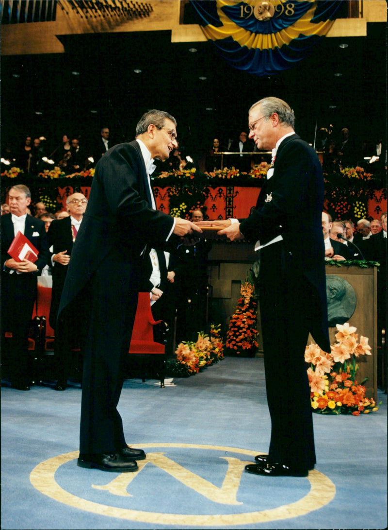 RESPONSIBLE FUTURE IMAGE ROTH SWEDEN KING NOBEL PRIZE CONCERT - Vintage Photograph