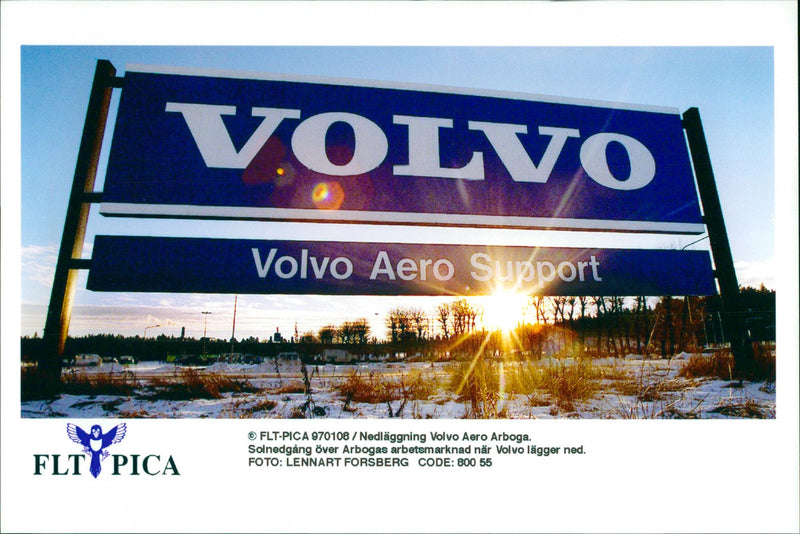 CLOSURE VOLVO AERO ARBOGA INSTALLED PEDALS HOME AFTER ANNOUNCEMENT - Vintage Photograph