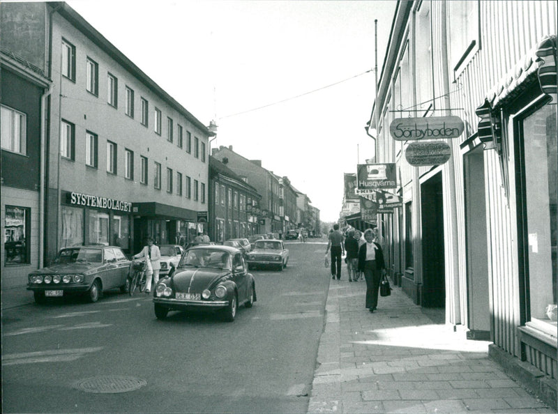 PICA CLOSURE VOLVO AERO ARBOGA INSTALLED PEDALS HOME AFTER ANNOUNCEMENT - Vintage Photograph