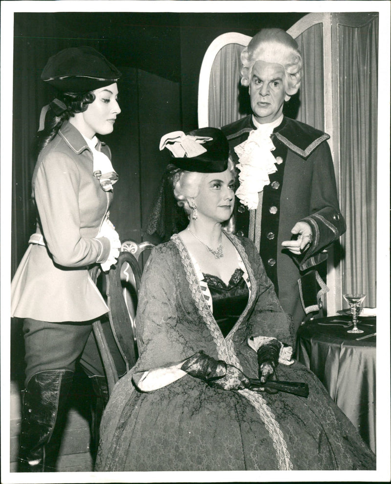 rom Friday's costume rehearsal: Margot Rödin as Octavian, Aase Nordmo-Lövberg as Field Marshal and Erik Sundquist as Faninal. - Vintage Photograph