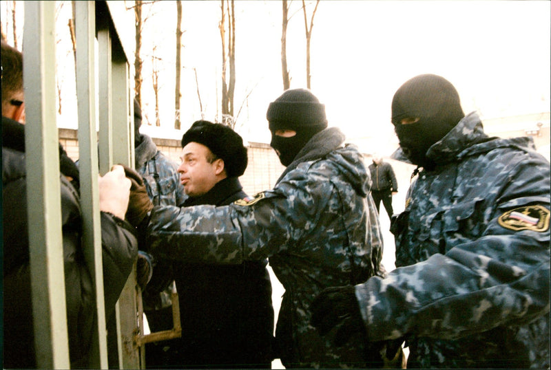 Nathan Sharansky visits his old prison in Moscow - Vintage Photograph