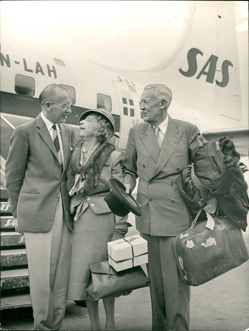 DAGBLADETS DIET BROMMA POETIC DESIGN HUSBANDS AXEL BRITISH - Vintage Photograph