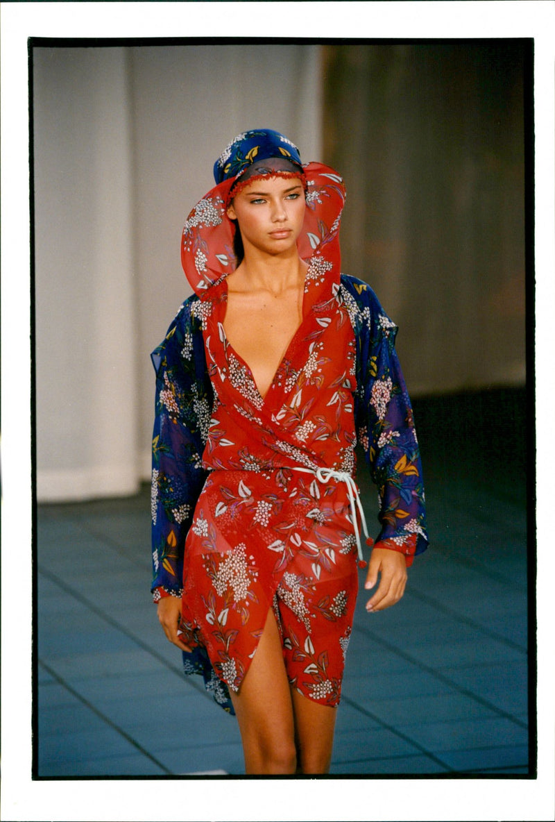 Milan Fashion Week Spring-summer 2000 - Vintage Photograph