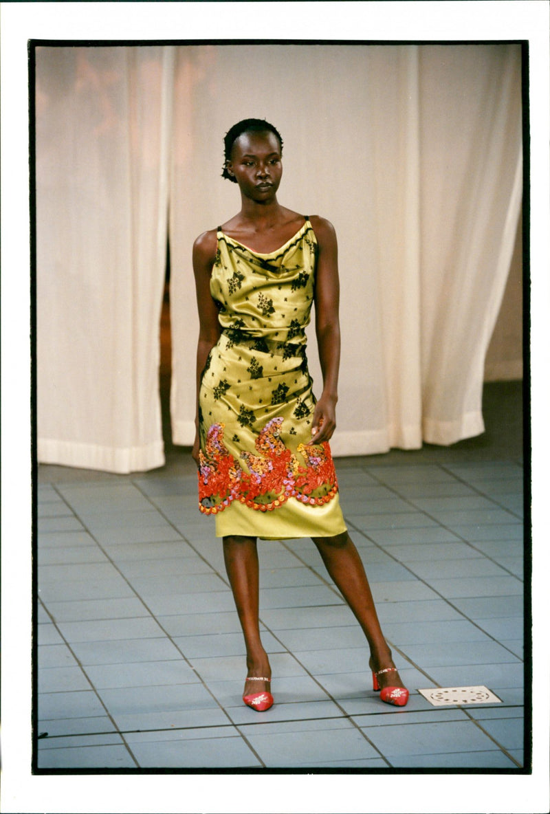 Milan Fashion Week Spring-summer 2000 - Vintage Photograph