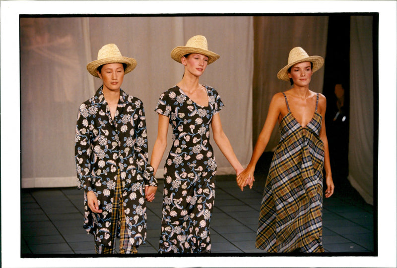 Milan Fashion Week Spring-summer 2000 - Vintage Photograph