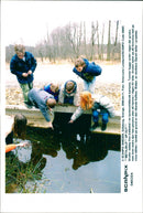 RUNAWAY GIRL PICS HUTCHISON SALLY MCGRATH SAFE HOME AFTER LEAVING BEC SWEDEN - Vintage Photograph