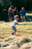 1995 RUNAWAY GIRL PICS HUTCHISON SALLY MCGRATH SAFE HOME SWEDEN - Vintage Photograph