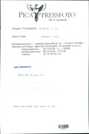 1994 RUNAWAY GIRL PICS HUTCHISON SALLY MCGRATH SAFE HOME AFTER LEAVING PICTURE - Vintage Photograph