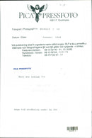 1994 RUNAWAY GIRL PICS HUTCHISON SALLY MCGRATH SAFE HOME AFTER LEAVING PICTURE - Vintage Photograph