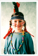 RUNAWAY GIRL PICS HUTCHISON SALLY MCGRATH SAFE HOME SWEDEN - Vintage Photograph