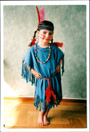 RUNAWAY GIRL PICS HUTCHISON SALLY MCGRATH SAFE HOME SWEDEN - Vintage Photograph