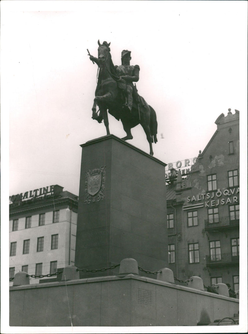 Slussen: Div Pictures - Old and New. - Vintage Photograph