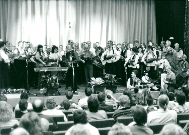 1985 ALWAYS ROOFMUSIC STEPMAN ALLGAMES MUSIC - Vintage Photograph