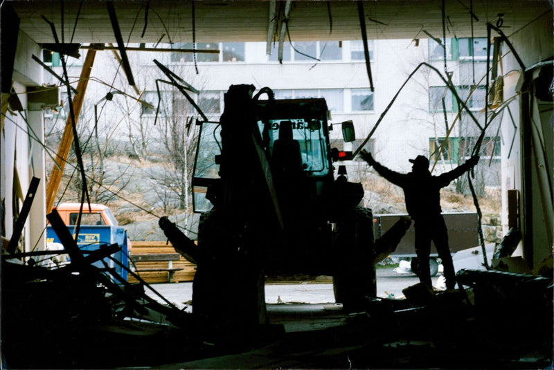1992 BUT GAR HAS REQUIRED BECAME LANDSCAPE FUTURE EVERYTHI SWEDEN - Vintage Photograph