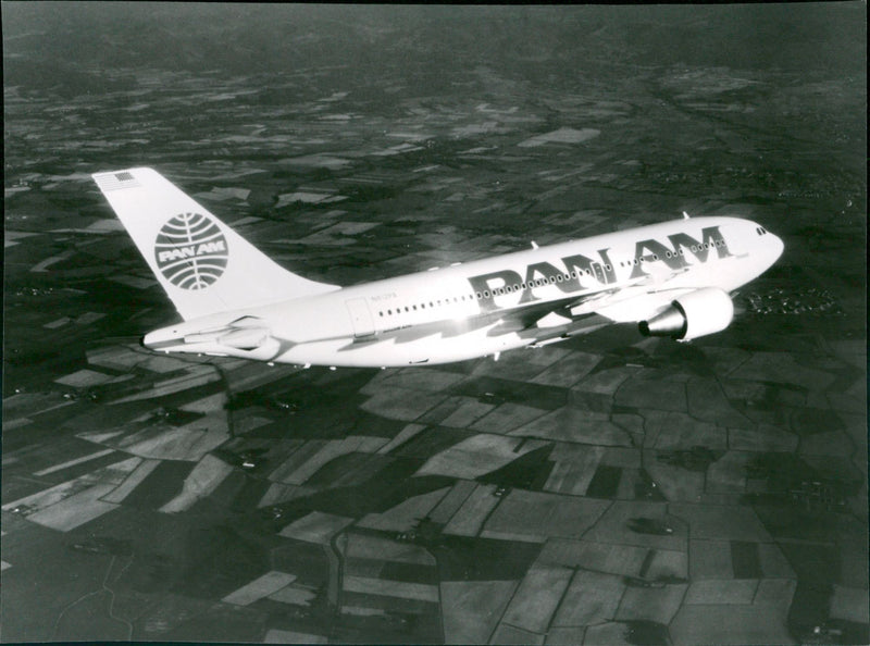 Pan Am Airbus A 310-200 - Vintage Photograph