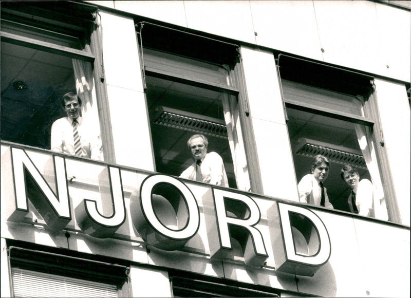 1986 VVD THEIR CHHOT VYO SMALL EMPLOYEES FIND AND PETER WRITER - Vintage Photograph