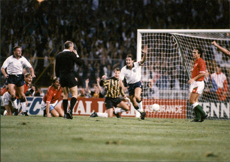 Gary Lineker, football. - Vintage Photograph