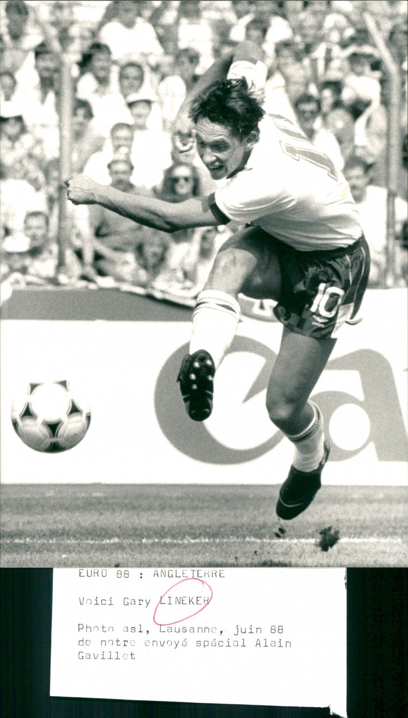 Gary Lineker, football. - Vintage Photograph